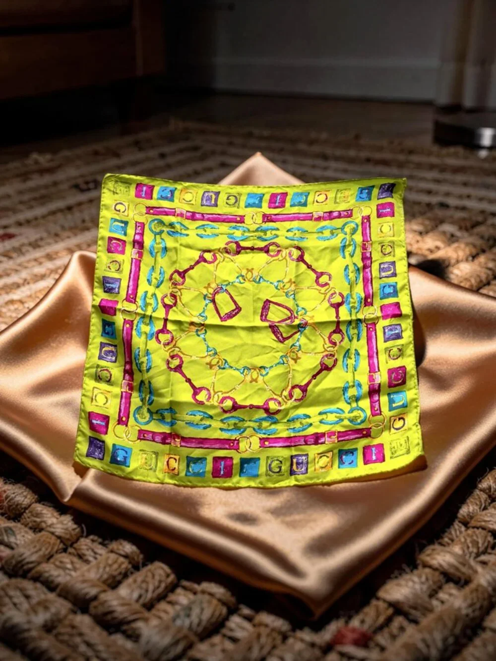 GORGEOUS MINI GUCCI SILK SCARF Green Purple yellow chain Made in Italy (19)